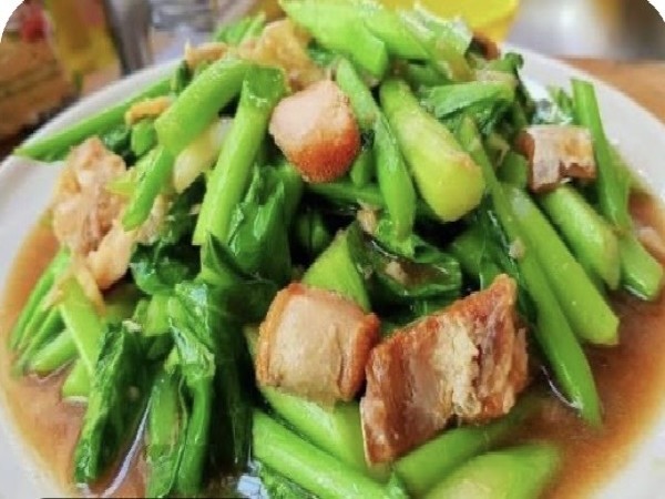 คะน้าหมูกรอบ