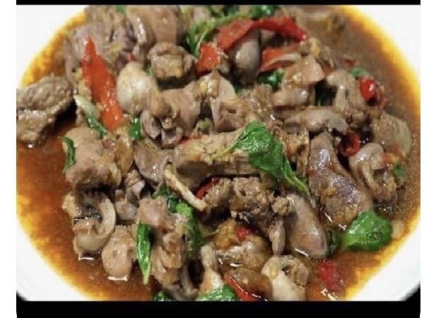 ผัดกระเพาเครื่องในไก่