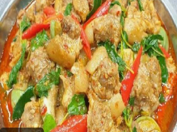 ขาหมูผัดพริกแกง