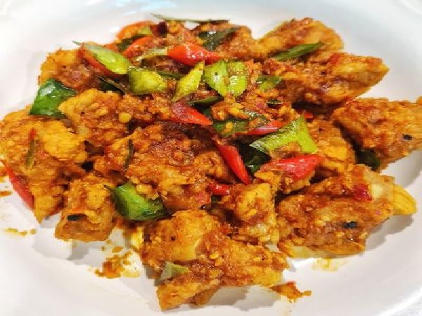 หมูผัดพริกแกง